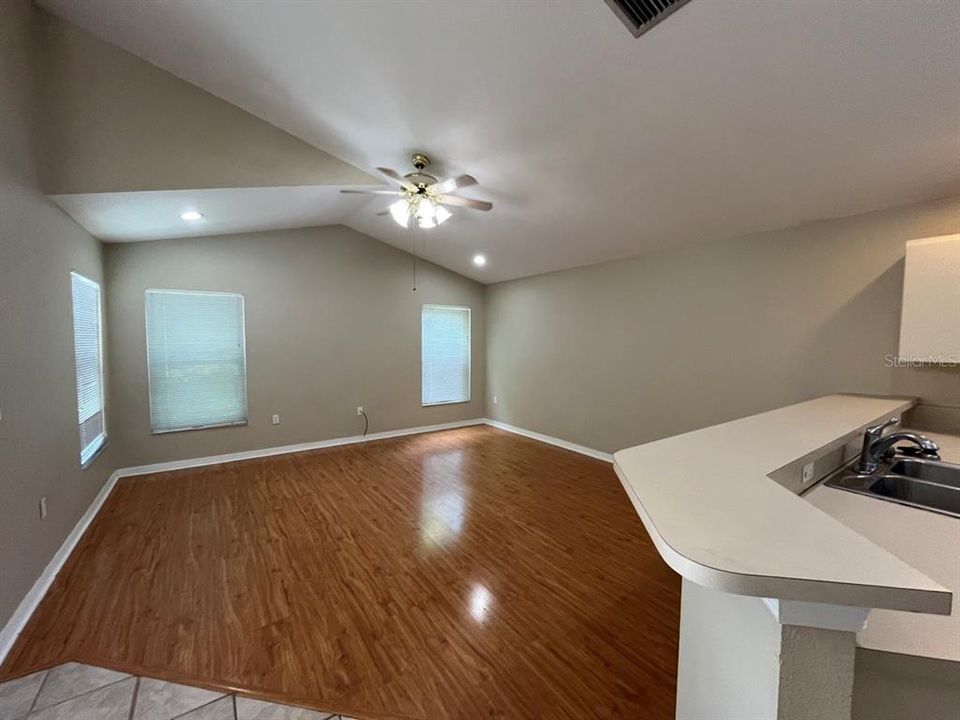 En Renta: $2,650 (3 camas, 2 baños, 1909 Pies cuadrados)