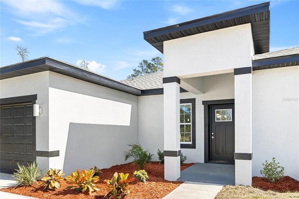 合同活跃: $319,900 (4 贝兹, 3 浴室, 1892 平方英尺)