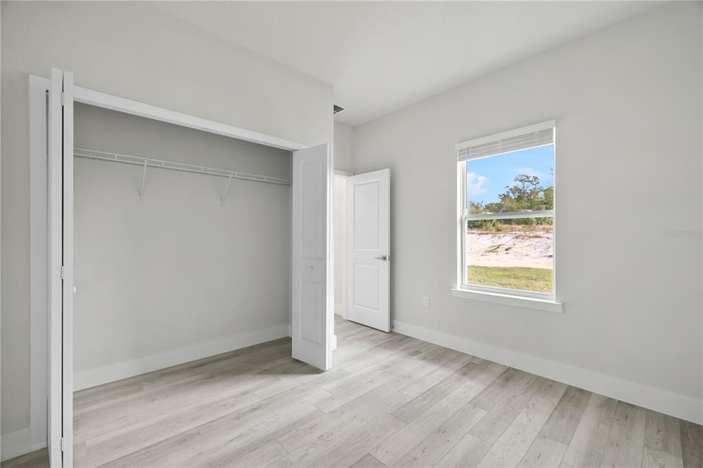 合同活跃: $319,900 (4 贝兹, 3 浴室, 1892 平方英尺)