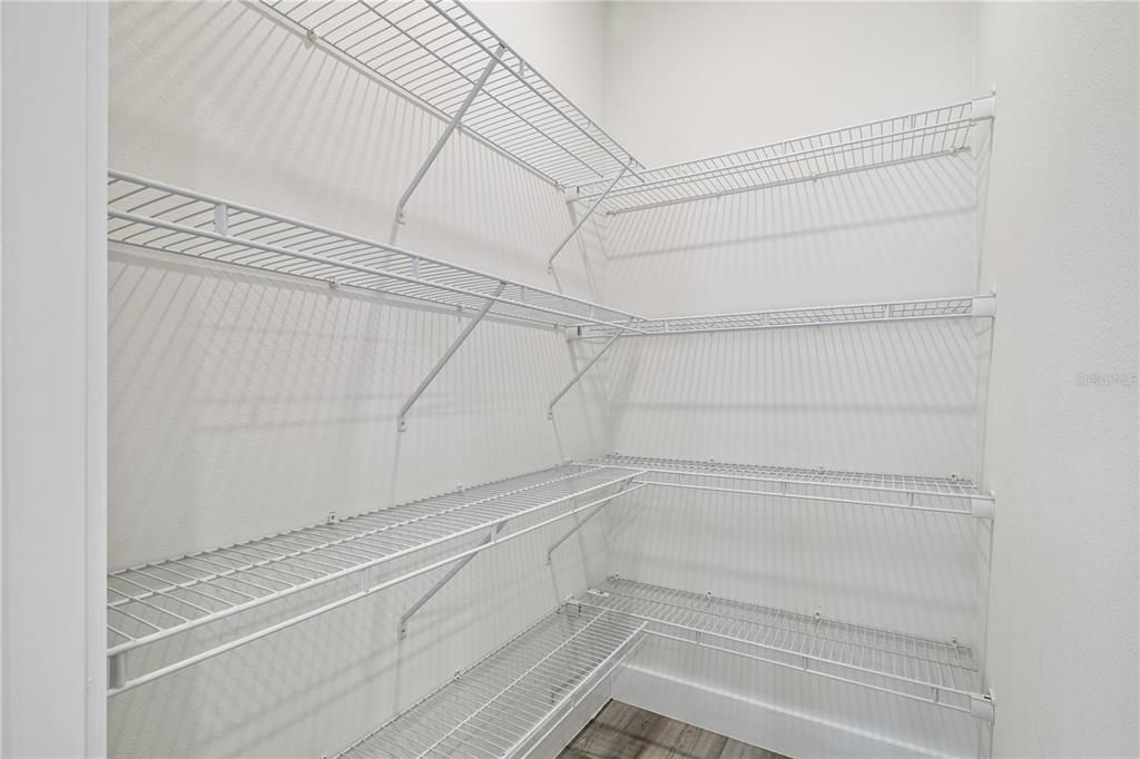 合同活跃: $319,900 (4 贝兹, 3 浴室, 1892 平方英尺)