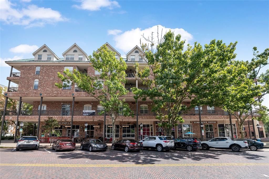 For Sale: $249,500 (1 beds, 1 baths, 788 Square Feet)