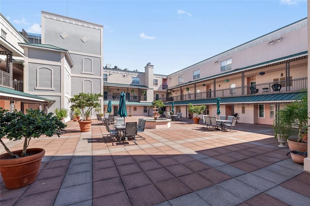 For Sale: $249,500 (1 beds, 1 baths, 788 Square Feet)