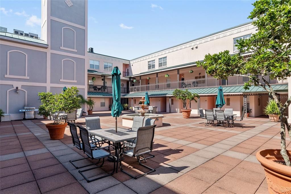 For Sale: $249,500 (1 beds, 1 baths, 788 Square Feet)