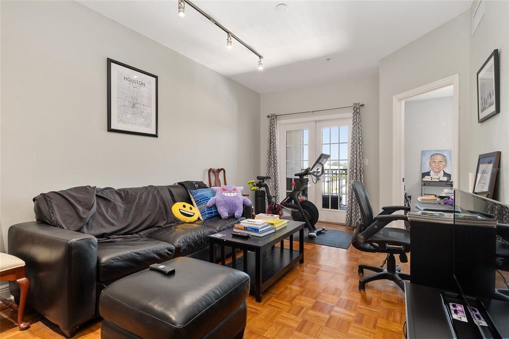 For Sale: $249,500 (1 beds, 1 baths, 788 Square Feet)