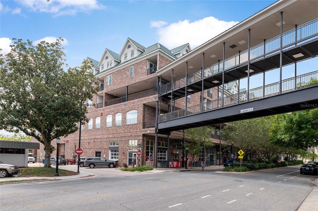 For Sale: $249,500 (1 beds, 1 baths, 788 Square Feet)