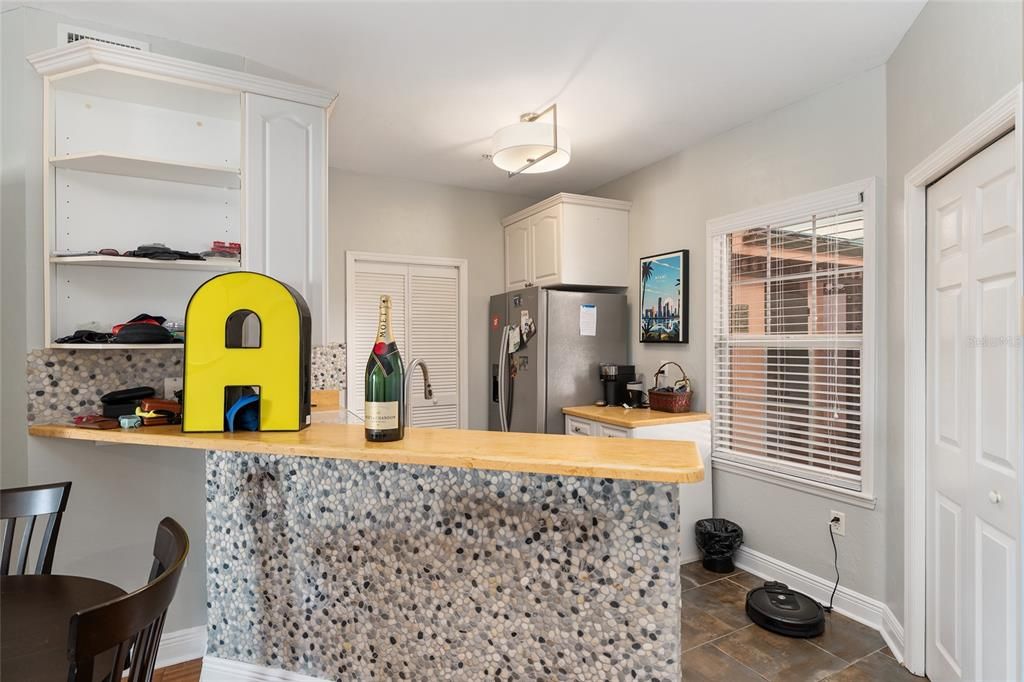 For Sale: $249,500 (1 beds, 1 baths, 788 Square Feet)