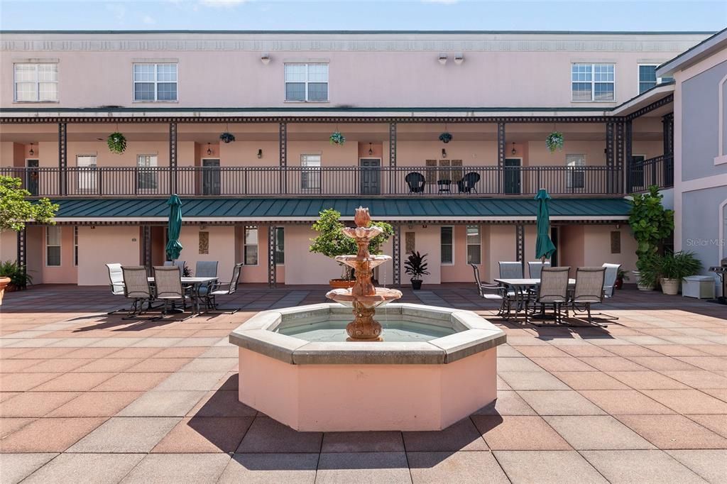 For Sale: $249,500 (1 beds, 1 baths, 788 Square Feet)