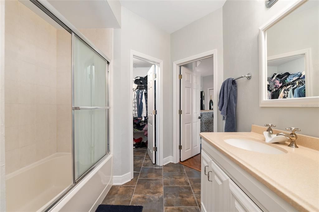 For Sale: $249,500 (1 beds, 1 baths, 788 Square Feet)