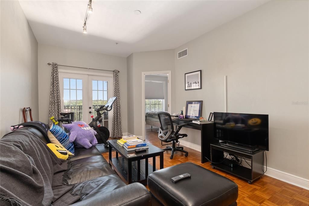 For Sale: $249,500 (1 beds, 1 baths, 788 Square Feet)