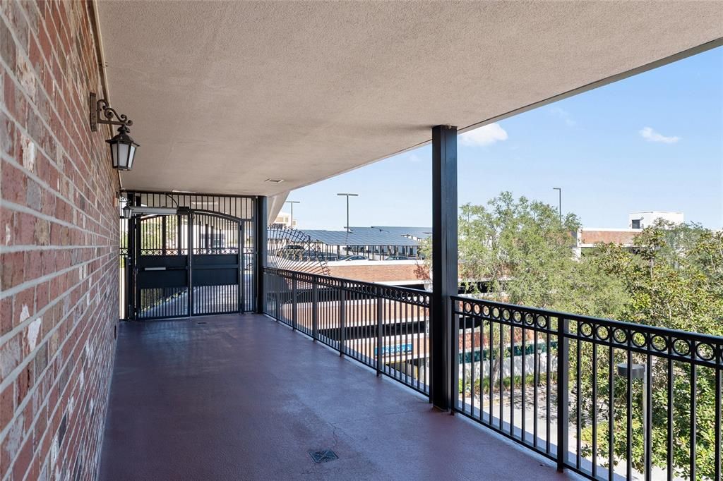 For Sale: $249,500 (1 beds, 1 baths, 788 Square Feet)