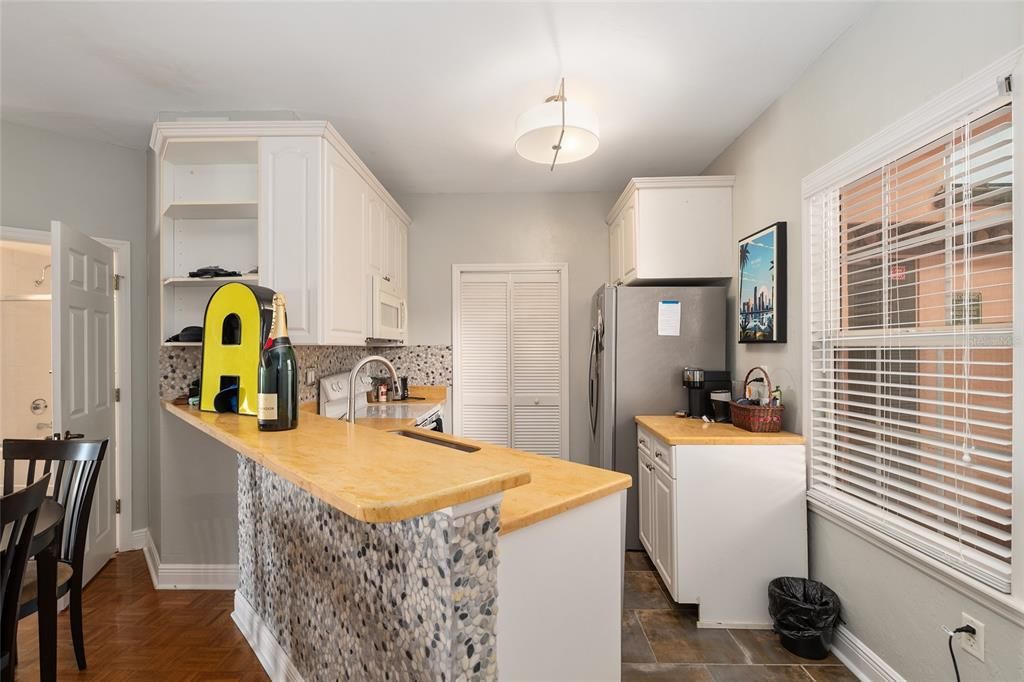 For Sale: $249,500 (1 beds, 1 baths, 788 Square Feet)