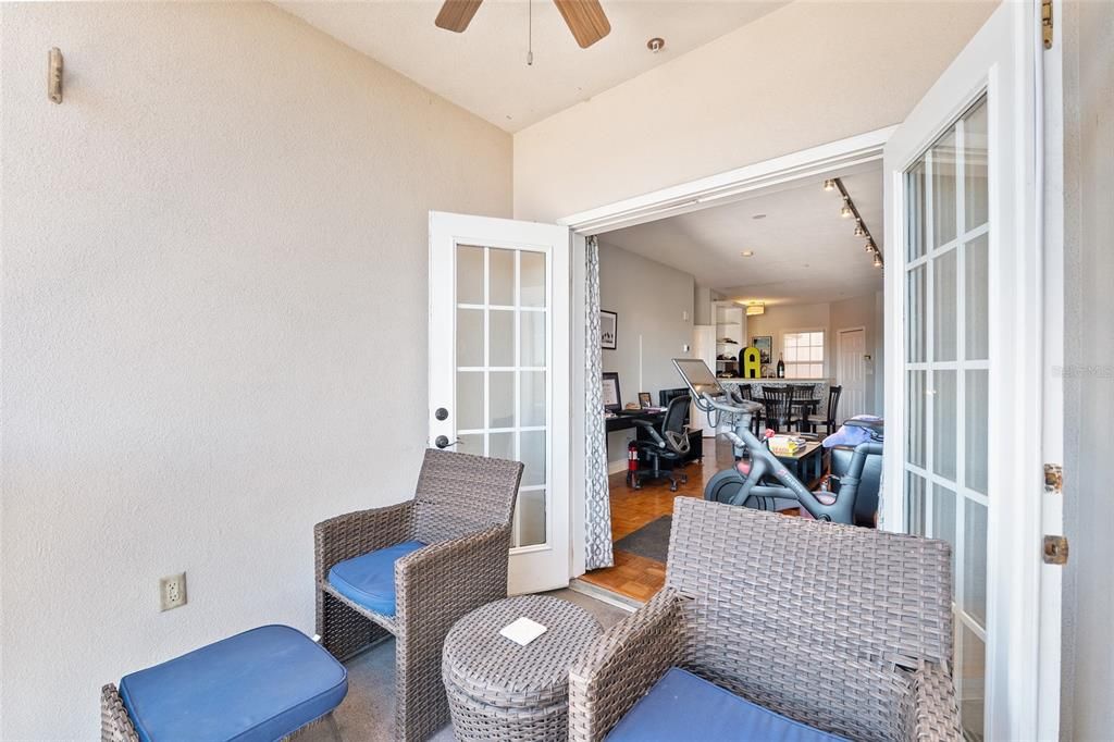 For Sale: $249,500 (1 beds, 1 baths, 788 Square Feet)