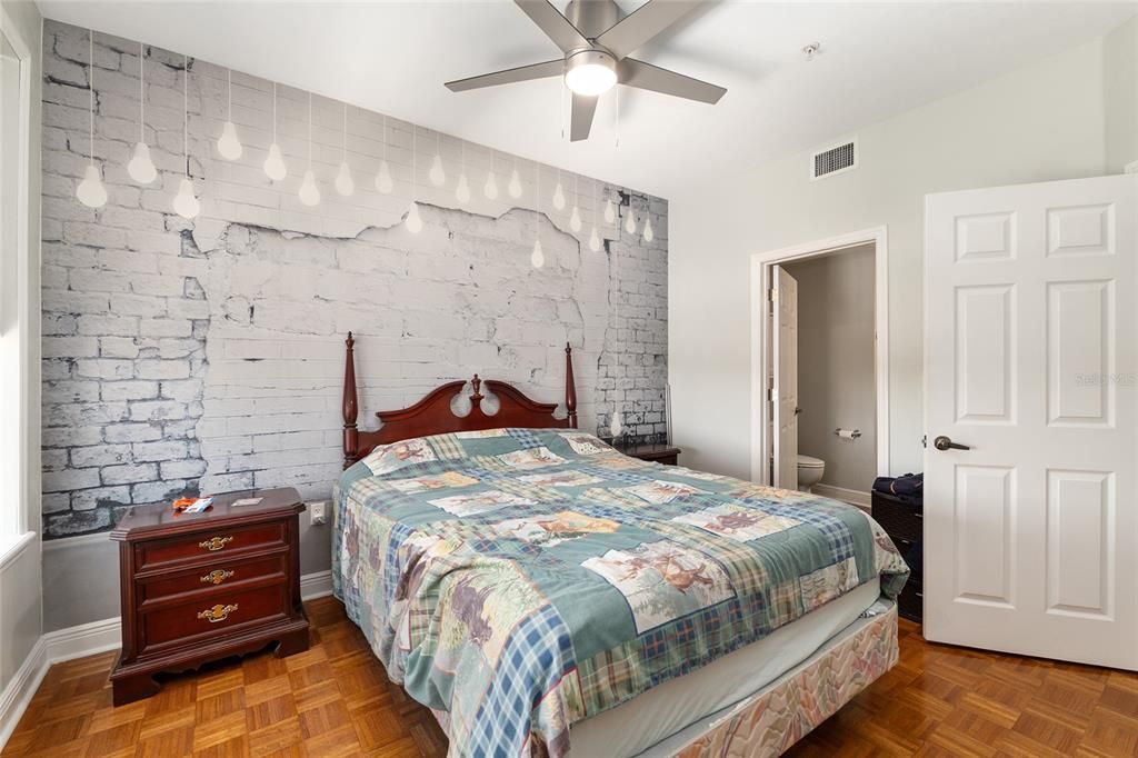 For Sale: $249,500 (1 beds, 1 baths, 788 Square Feet)