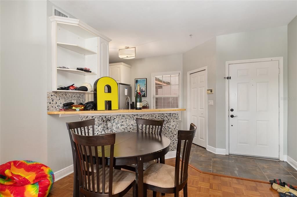 For Sale: $249,500 (1 beds, 1 baths, 788 Square Feet)