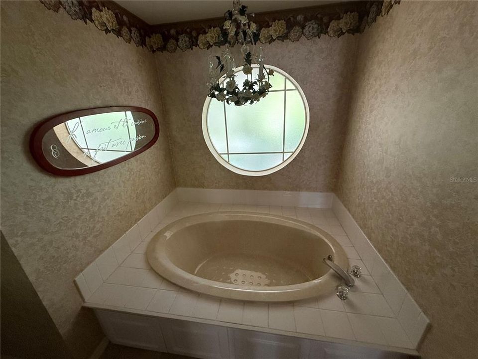 For Sale: $499,000 (3 beds, 2 baths, 2044 Square Feet)