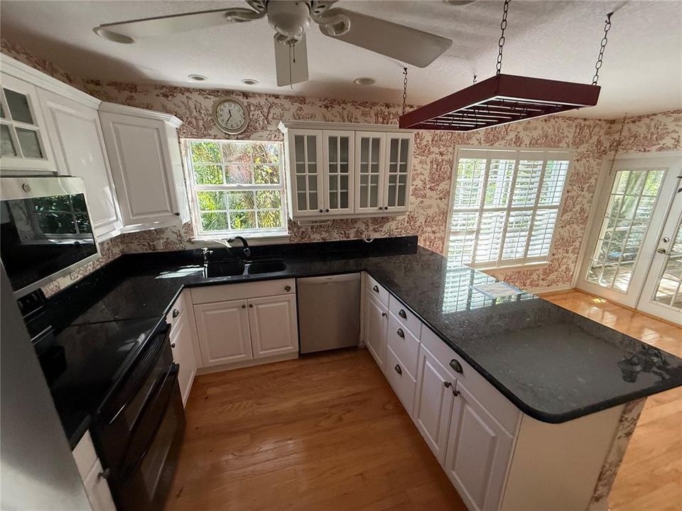 For Sale: $499,000 (3 beds, 2 baths, 2044 Square Feet)