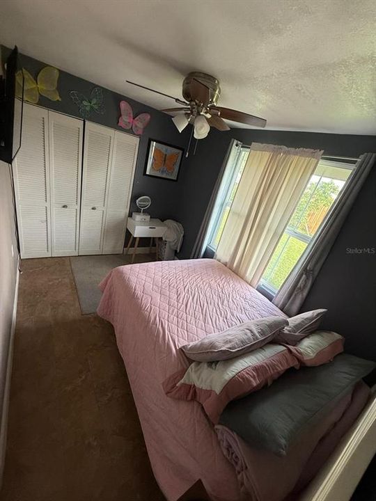 合同活跃: $350,000 (4 贝兹, 3 浴室, 1440 平方英尺)