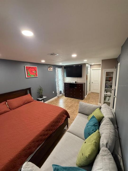 合同活跃: $350,000 (4 贝兹, 3 浴室, 1440 平方英尺)