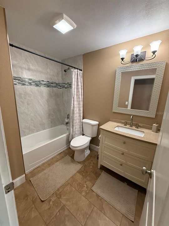 合同活跃: $350,000 (4 贝兹, 3 浴室, 1440 平方英尺)