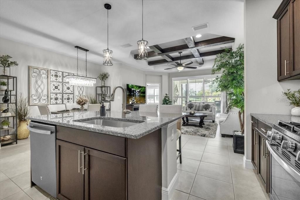 Под контрактом: $340,000 (2 спален, 2 ванн, 1525 Квадратных фут)