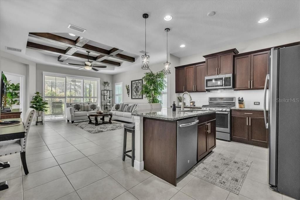 Под контрактом: $340,000 (2 спален, 2 ванн, 1525 Квадратных фут)