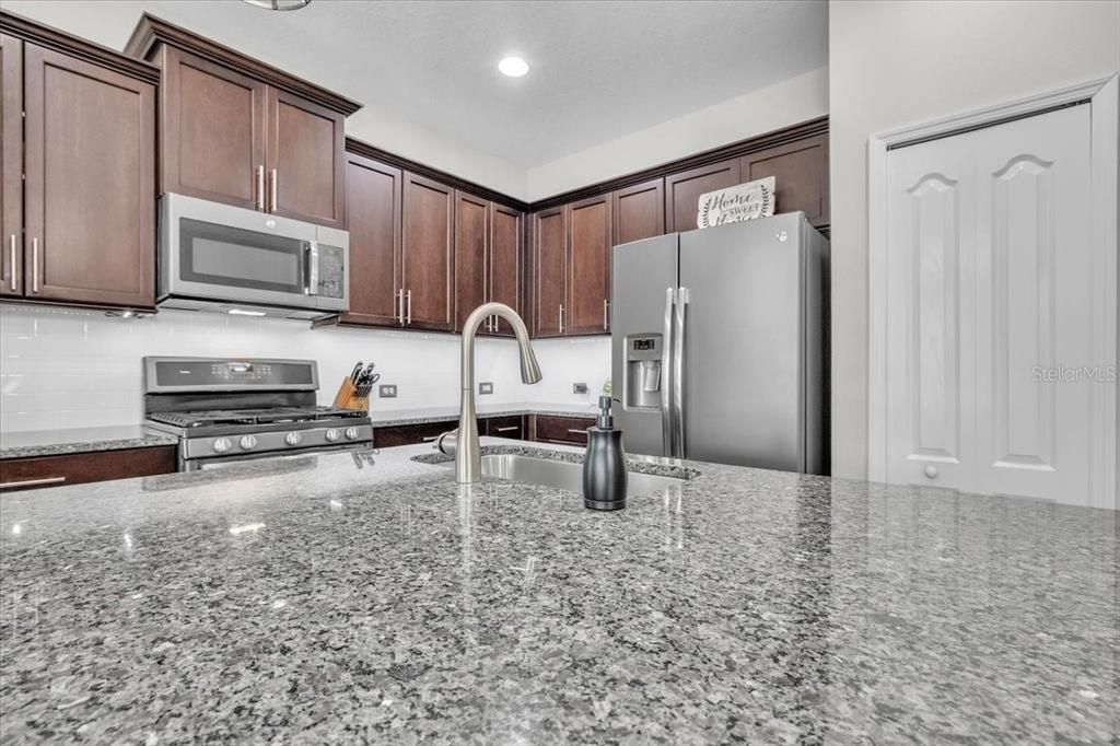 Под контрактом: $340,000 (2 спален, 2 ванн, 1525 Квадратных фут)