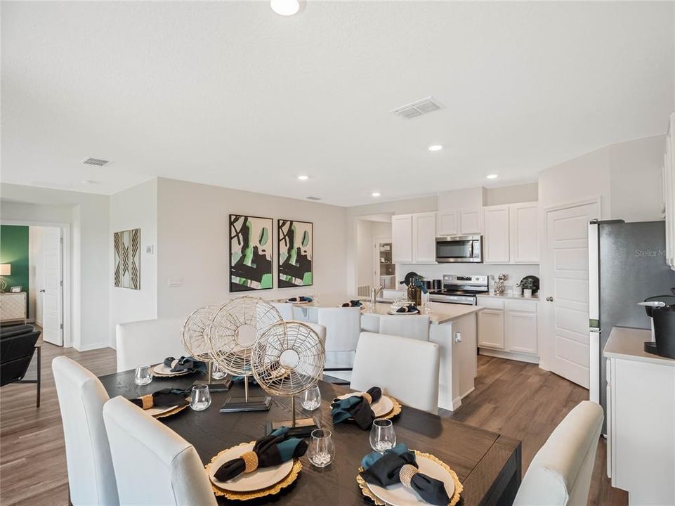 待售: $293,990 (4 贝兹, 2 浴室, 1828 平方英尺)