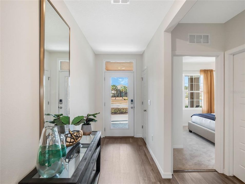 待售: $293,990 (4 贝兹, 2 浴室, 1828 平方英尺)