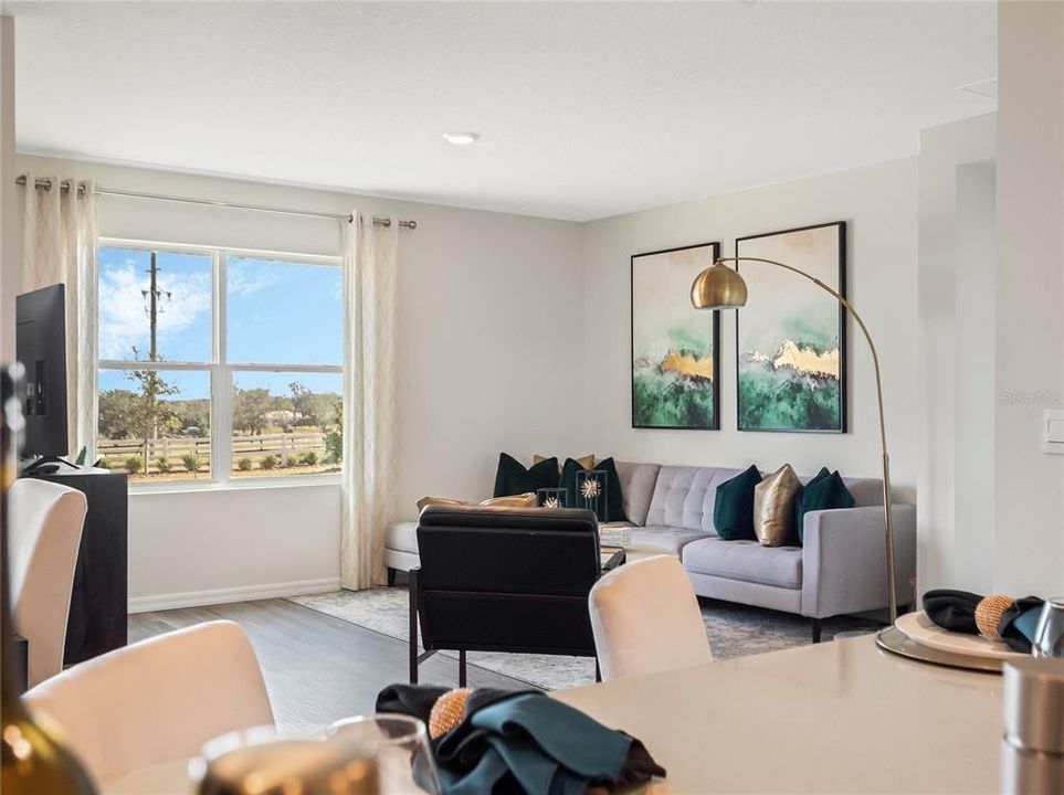 待售: $293,990 (4 贝兹, 2 浴室, 1828 平方英尺)