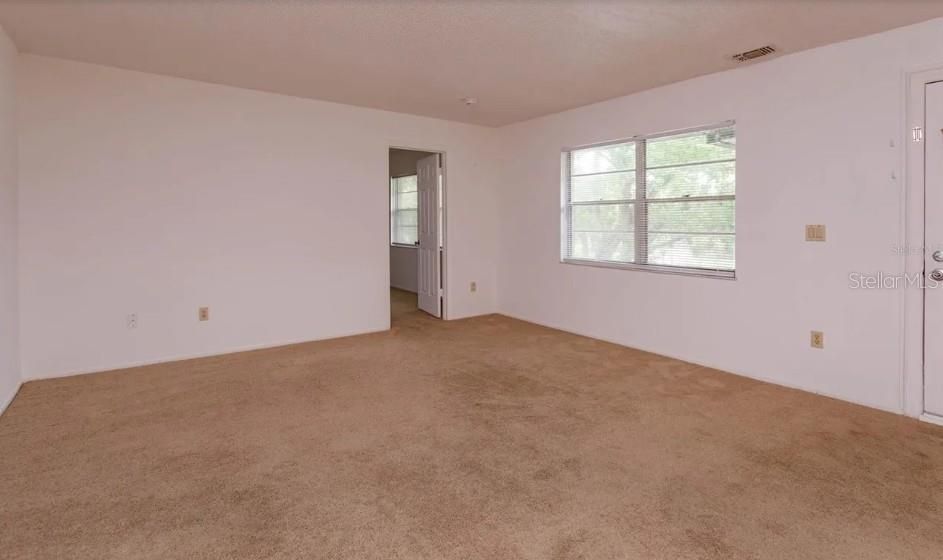 For Sale: $214,000 (2 beds, 2 baths, 918 Square Feet)