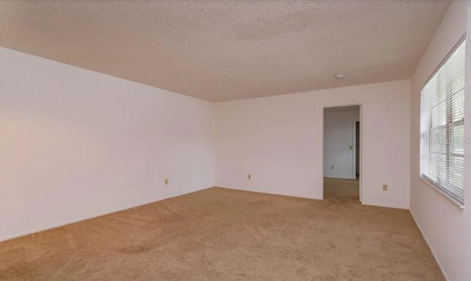 For Sale: $214,000 (2 beds, 2 baths, 918 Square Feet)