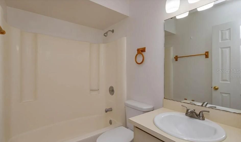 For Sale: $214,000 (2 beds, 2 baths, 918 Square Feet)