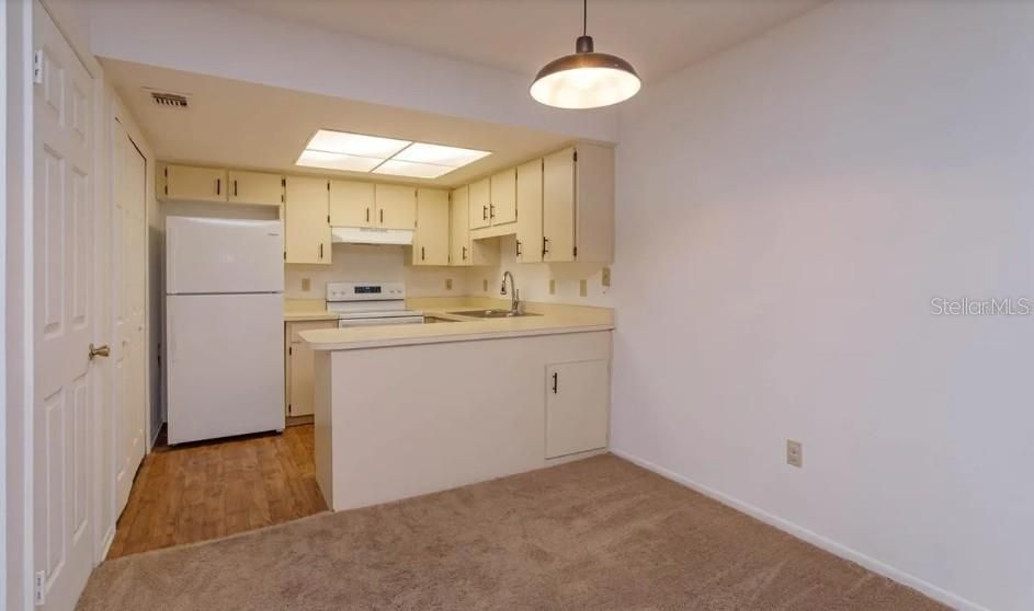 For Sale: $214,000 (2 beds, 2 baths, 918 Square Feet)