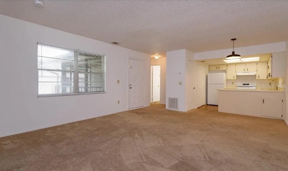 For Sale: $214,000 (2 beds, 2 baths, 918 Square Feet)