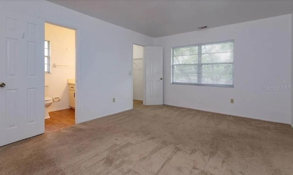 For Sale: $214,000 (2 beds, 2 baths, 918 Square Feet)