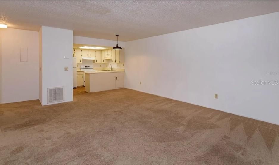 For Sale: $214,000 (2 beds, 2 baths, 918 Square Feet)