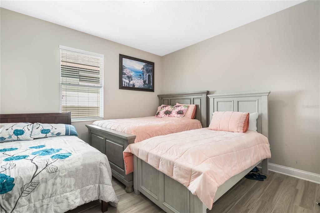 Под контрактом: $2,900 (4 спален, 3 ванн, 2536 Квадратных фут)