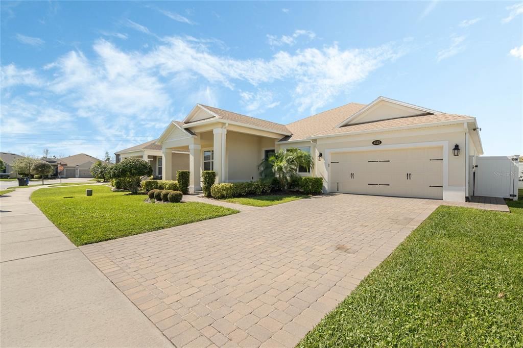 Под контрактом: $2,900 (4 спален, 3 ванн, 2536 Квадратных фут)