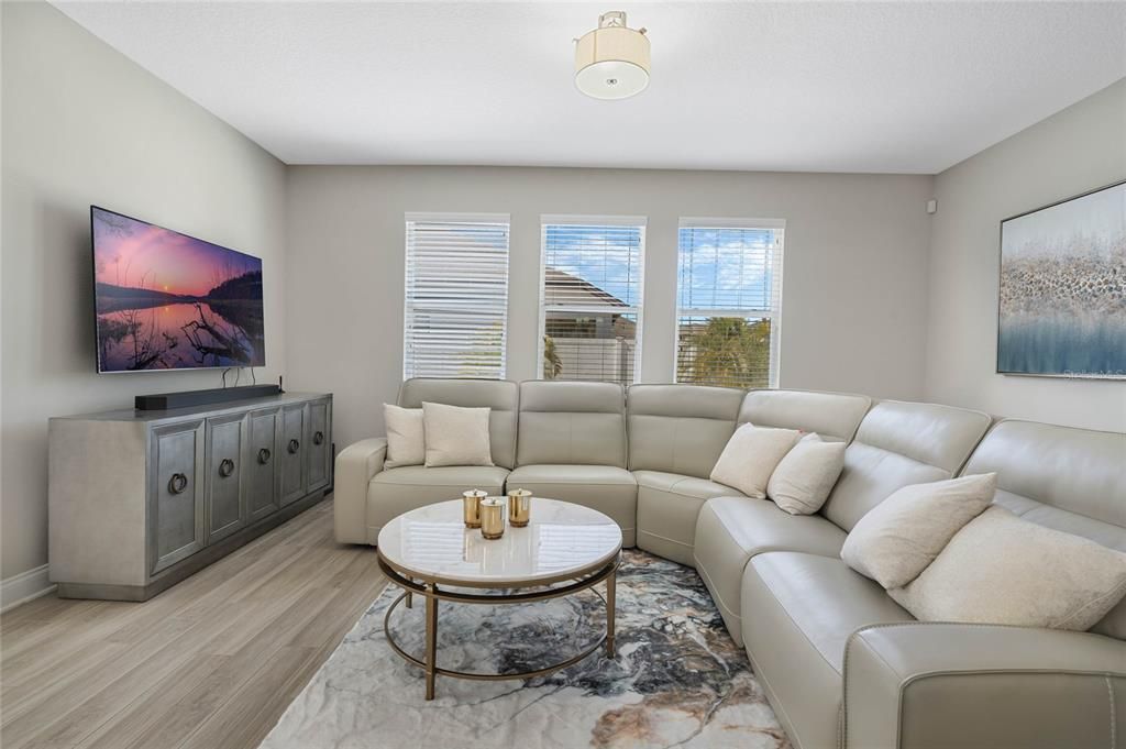 Под контрактом: $2,900 (4 спален, 3 ванн, 2536 Квадратных фут)