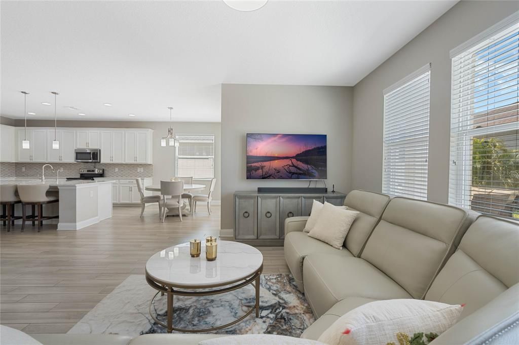 Под контрактом: $2,900 (4 спален, 3 ванн, 2536 Квадратных фут)