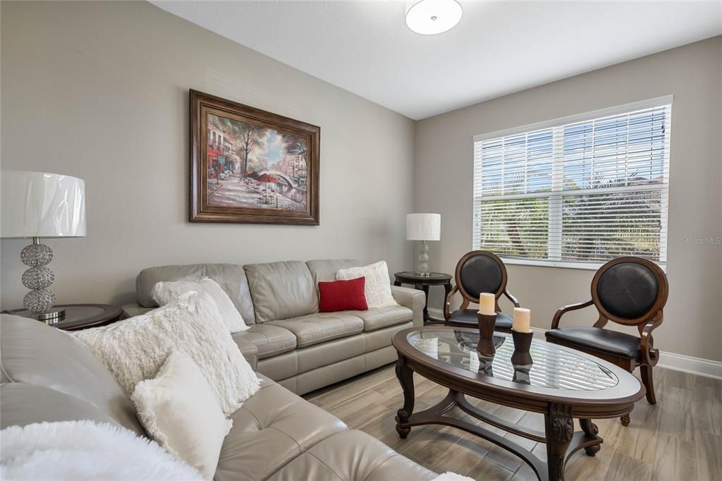 Под контрактом: $2,900 (4 спален, 3 ванн, 2536 Квадратных фут)