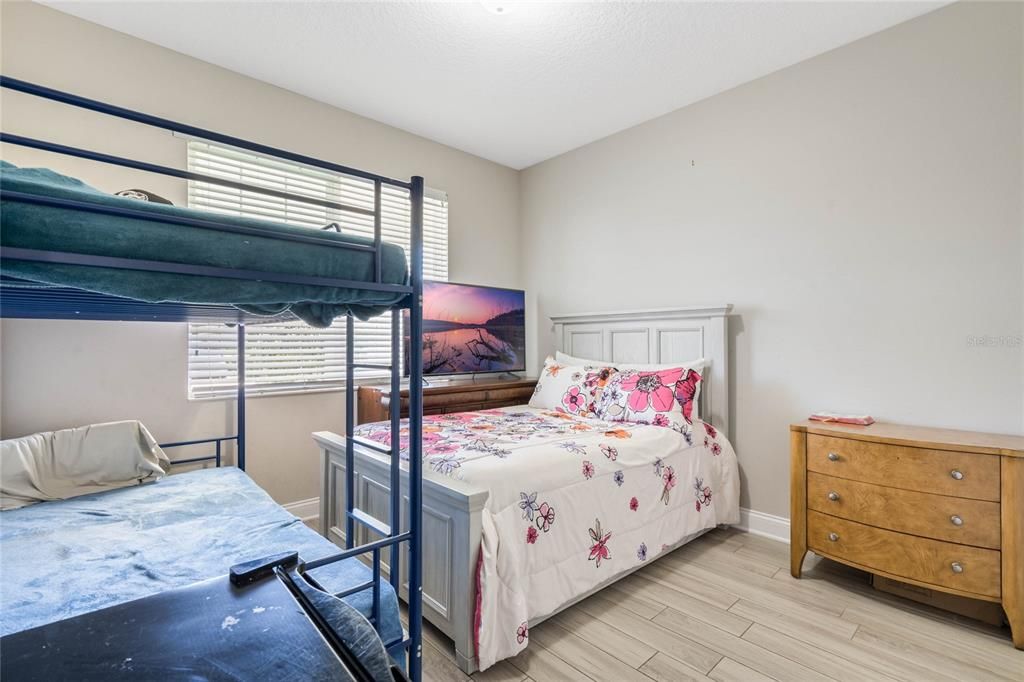 Под контрактом: $2,900 (4 спален, 3 ванн, 2536 Квадратных фут)