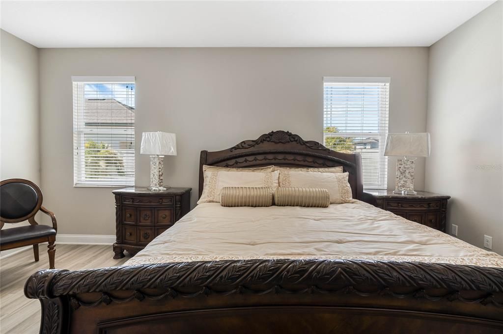 Под контрактом: $2,900 (4 спален, 3 ванн, 2536 Квадратных фут)