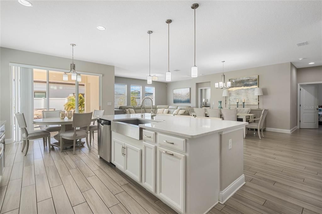 Под контрактом: $2,900 (4 спален, 3 ванн, 2536 Квадратных фут)