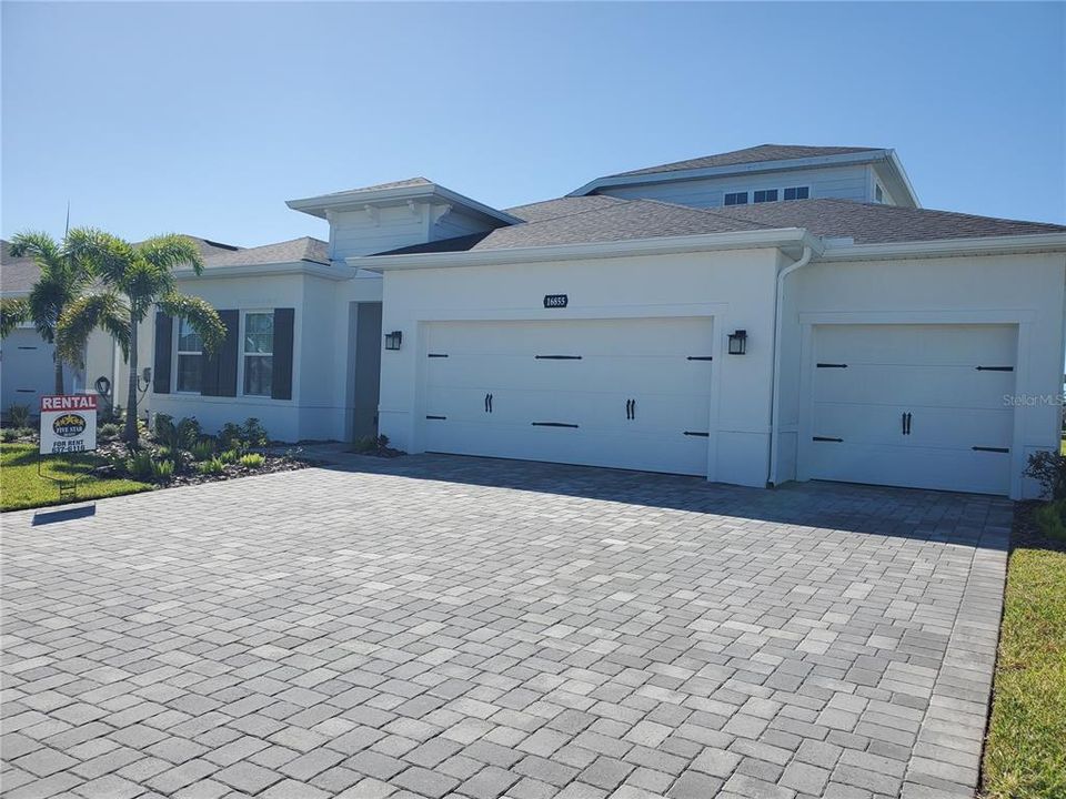 For Rent: $2,350 (4 beds, 2 baths, 2551 Square Feet)