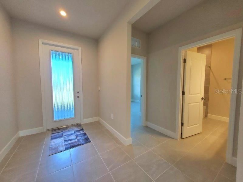 For Rent: $2,350 (4 beds, 2 baths, 2551 Square Feet)