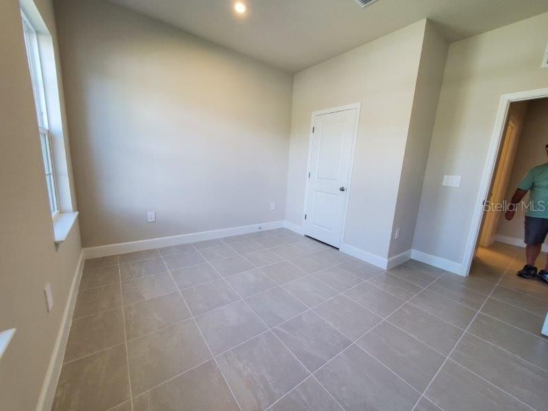For Rent: $2,350 (4 beds, 2 baths, 2551 Square Feet)