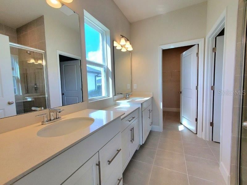 For Rent: $2,350 (4 beds, 2 baths, 2551 Square Feet)