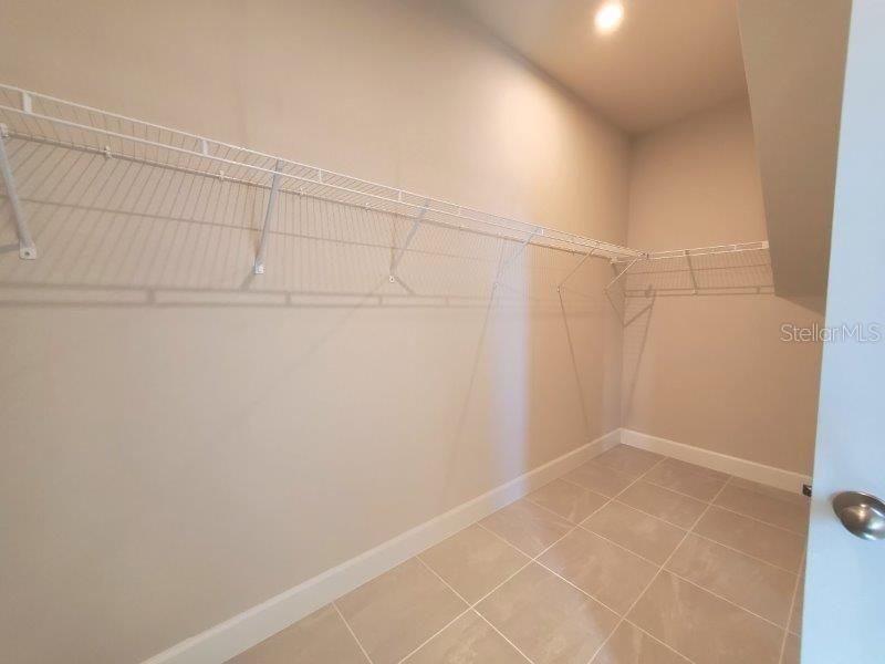 For Rent: $2,350 (4 beds, 2 baths, 2551 Square Feet)