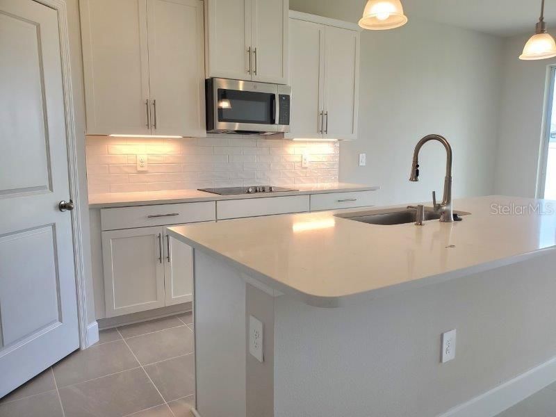 For Rent: $2,350 (4 beds, 2 baths, 2551 Square Feet)